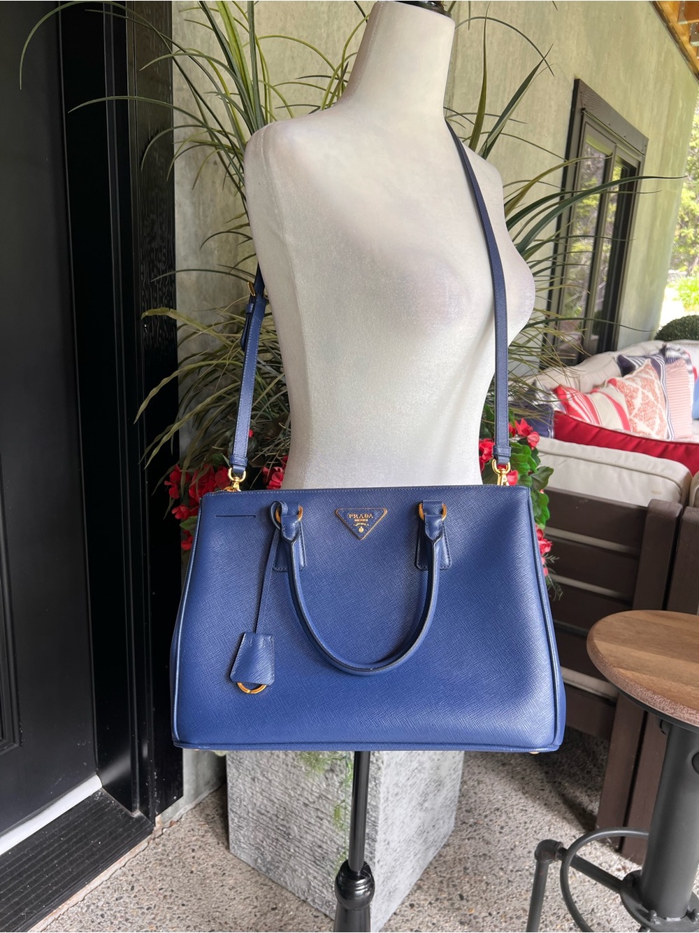 Prada Bluette Blue Saffiano Lux Leather Tote with Gold Hardware - Picture 16 of 16